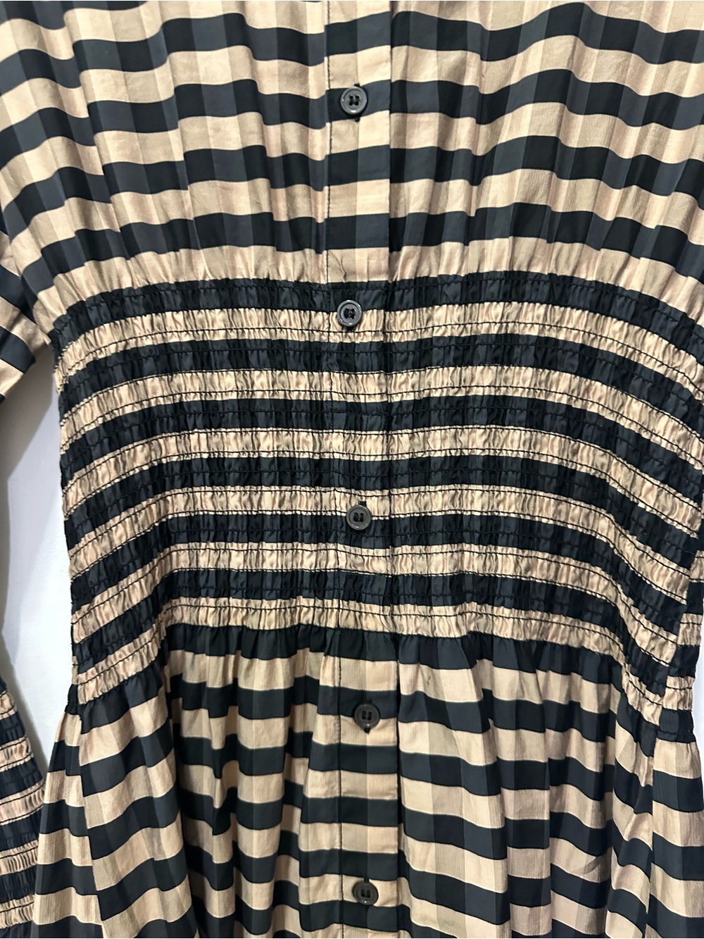 & Other Stories Black and Tan Checked Smocked Waist Midi Dress Sz 6 - Picture 3 of 7